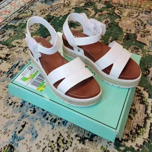 Mia Girl Shoes - NIB MIA Girl White Strappy High Platform Chunky Sandals, Size 8 Open Toe
